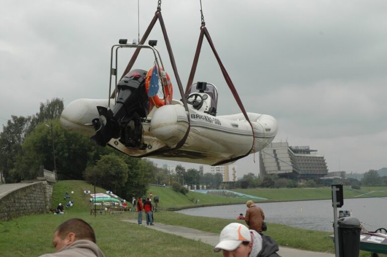 Relacja ze Zlotu łodzi i zawodów motorowodnych w Krakowie.